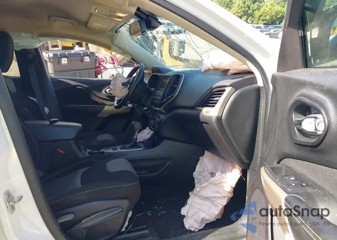 2018 Jeep Cherokee Latitude 4X4 from USA, damaged, VIN 1C4PJMCB0JD589397